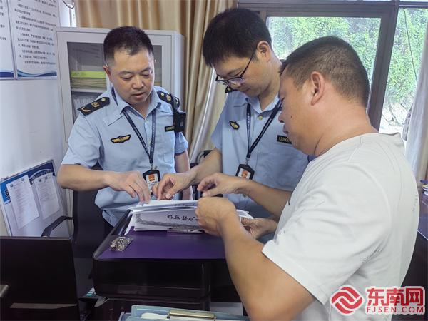 執(zhí)法人員核查相關(guān)資料.jpg