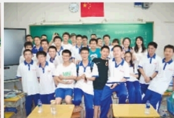 湖南師大附中最牛班18班，26人被保送北大清華，圖為部分學(xué)生合影。