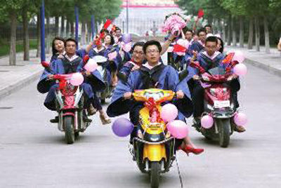 畢業(yè)了，結(jié)婚了(圖)