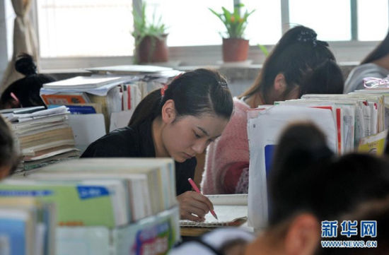 百萬(wàn)學(xué)子為何放棄高考？棄考人數(shù)年增10萬(wàn)