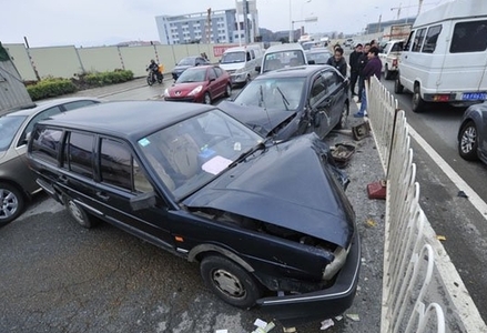 福州一公交司機(jī)突發(fā)腦梗車失控 連撞11車