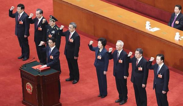 國務院副總理、國務委員、秘書長進行憲法宣誓