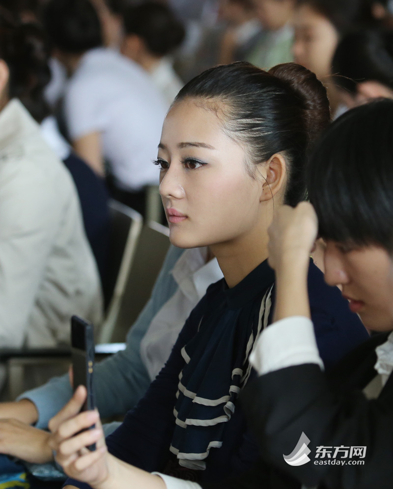 東航2015空姐招聘現(xiàn)場(chǎng)美女云集