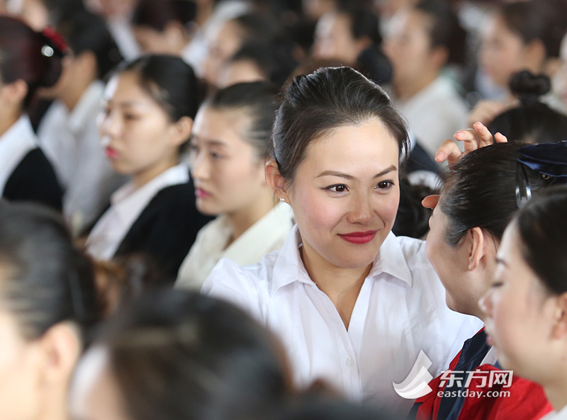 東航2015空姐招聘現(xiàn)場美女云集