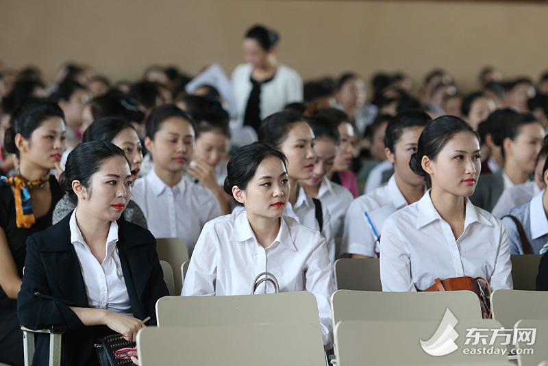 東航2015空姐招聘現(xiàn)場(chǎng)美女云集