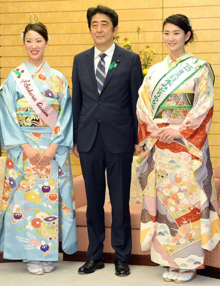 安倍接見日本櫻花女王、綠色女神