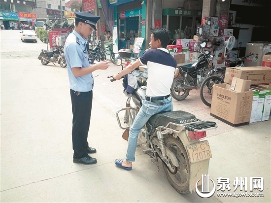 安溪一幼兒走失后急中生智　“賴(lài)”上民警找到家